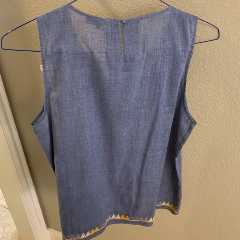 NWOT THML Embroidered Chambray Top - Picture 8 of 8